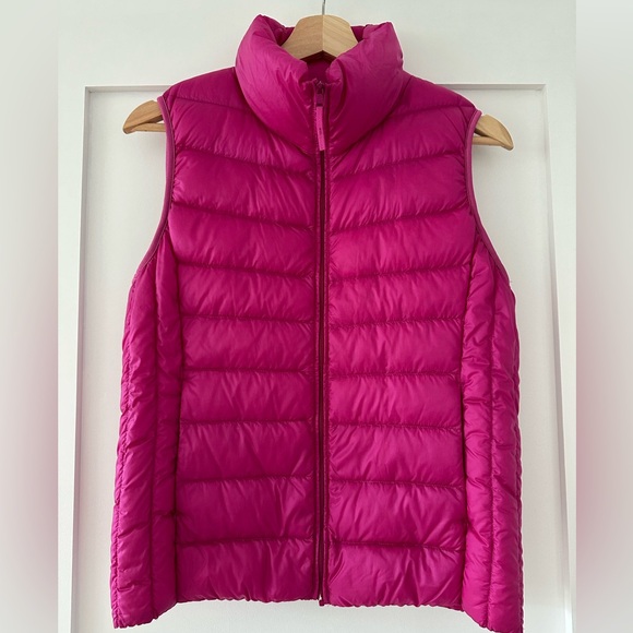 Uniqlo Lightweight puffer vest, Size Small - Picture 1 of 5